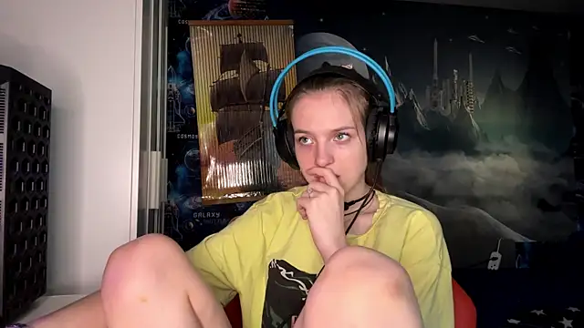 Snapshot of Elira_Breeze chatting on 2, 11, 2025 Elira Breeze online show from 2, 11, 2025