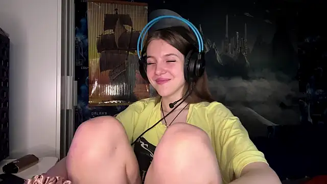 Elira Breeze online show from 10, 11, 2025