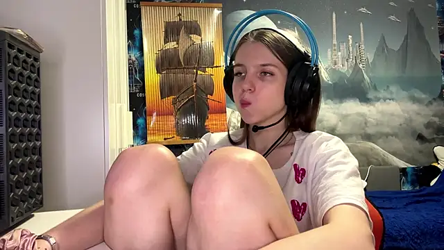 Elira Breeze online show from 1, 12, 2025