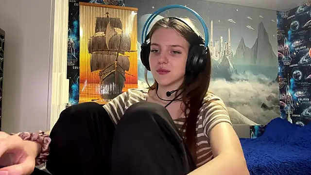 Elira Breeze online show from 5, 12, 2025