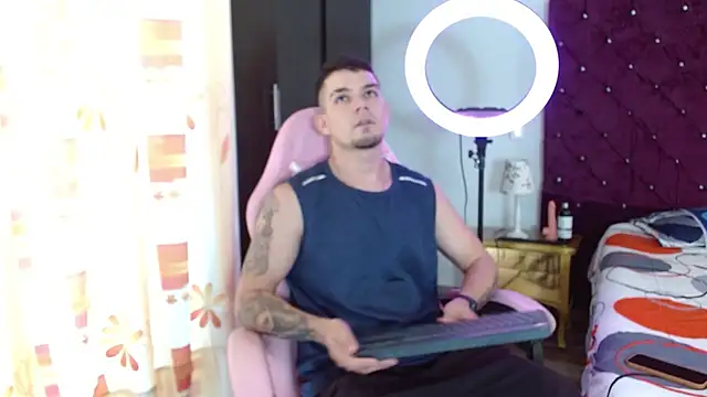 Snapshot of BooyHott_ chatting on 1, 11, 2025 BooyHott online show from 1, 11, 2025