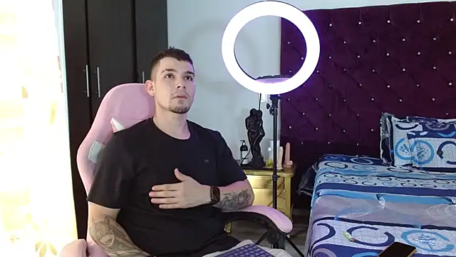 Snapshot of BooyHott_ chatting on 5, 11, 2025 BooyHott online show from 5, 11, 2025