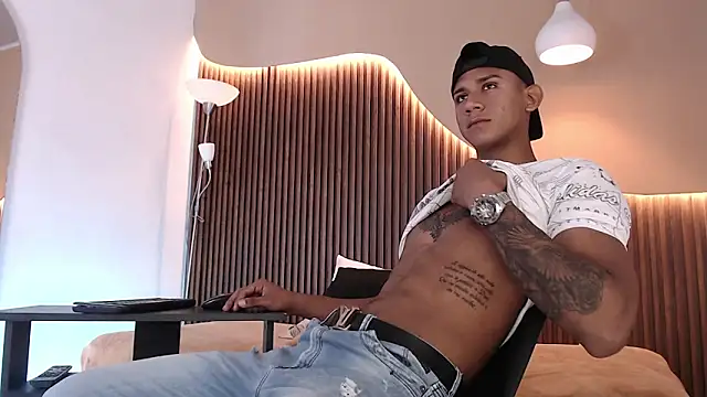 Snapshot of Aiden_steel chatting on 27, 9, 2025 Aiden steel online show from 27, 9, 2025