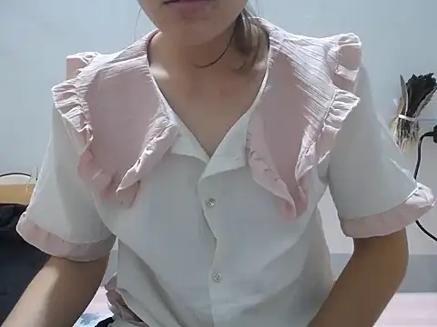 Snapshot of Hannie_26 chatting on 28, 10, 2025 Hannie 26 online show from 28, 10, 2025