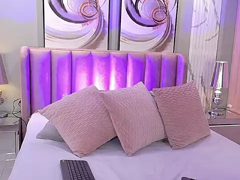 Snapshot of LuisaJonnes_ chatting on 20, 9, 2025 LuisaJonnes  online show from 20, 9, 2025