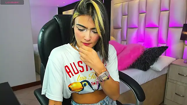 LuisaJonnes  online show from 6, 11, 2025