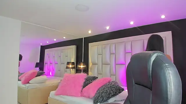 Snapshot of LuisaJonnes_ chatting on 22, 3, 2026 LuisaJonnes online show from 22, 3, 2026