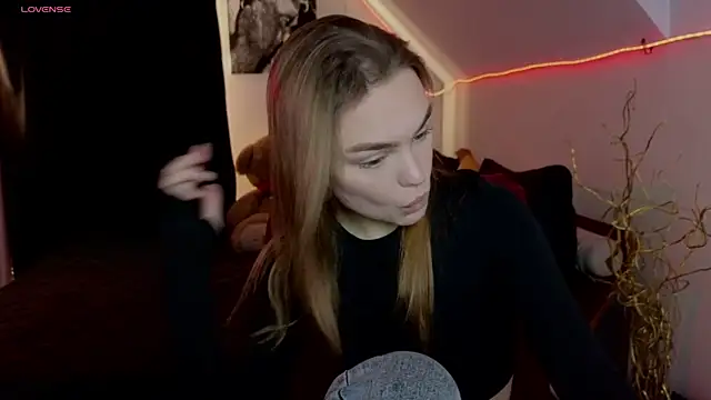 KitsyMoore online show from 7, 11, 2025