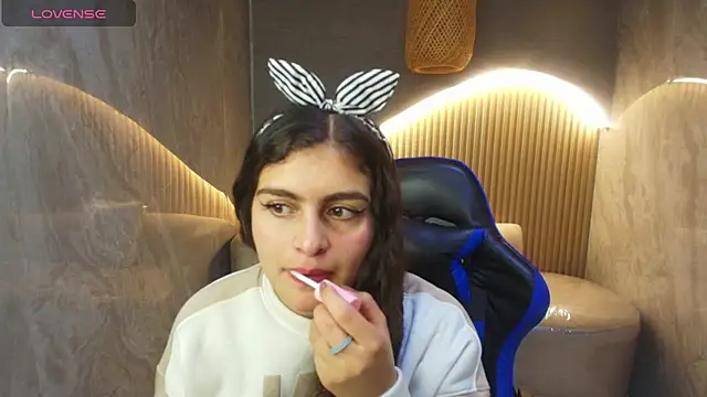 Snapshot of dany_r_ chatting on 7, 10, 2025 dany r online show from 7, 10, 2025