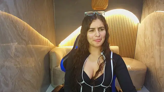 Snapshot of dany_r_ chatting on 24, 10, 2025 dany r online show from 24, 10, 2025