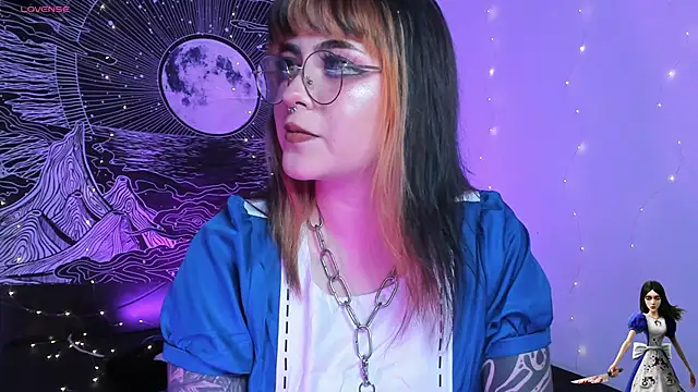 Snapshot of Hallucigenia_ chatting on 31, 10, 2025 Hallucigenia online show from 31, 10, 2025