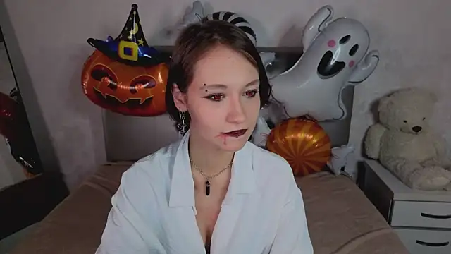 Snapshot of prettiestwinsor chatting on 28, 10, 2025 prettiestwinsor online show from 28, 10, 2025