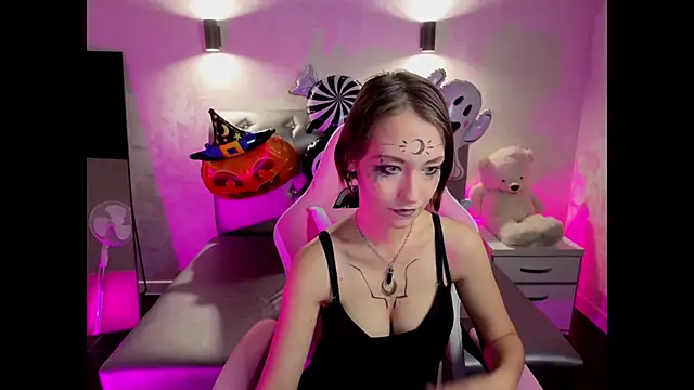 Snapshot of prettiestwinsor chatting on 29, 10, 2025 prettiestwinsor online show from 29, 10, 2025