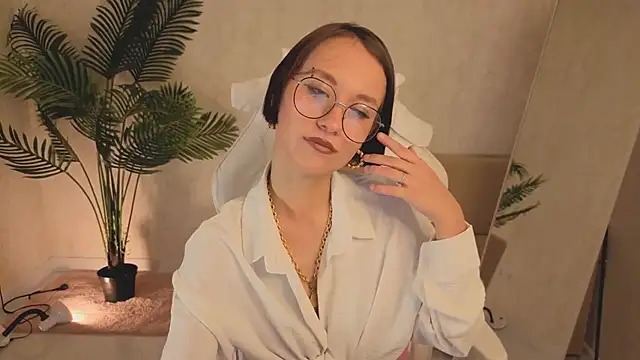 Snapshot of prettiestwinsor chatting on 6, 11, 2025 prettiestwinsor online show from 6, 11, 2025