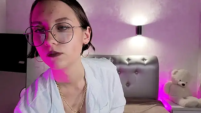 Snapshot of prettiestwinsor chatting on 13, 11, 2025 prettiestwinsor online show from 13, 11, 2025