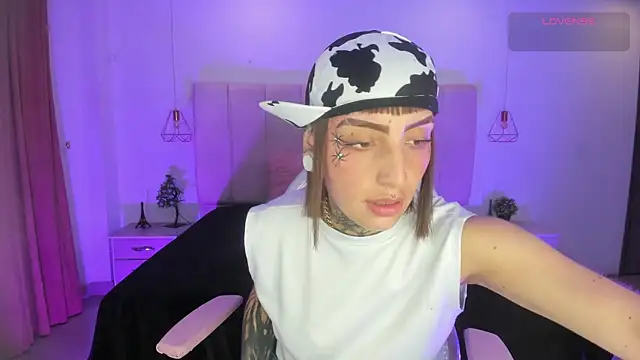 Gyal 8  online show from 5, 12, 2025