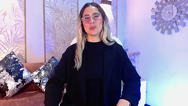 LunaaGrey  online show from 10, 10, 2025