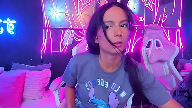 Snapshot of Star_Liight chatting on 20, 10, 2025 Star Liight online show from 20, 10, 2025