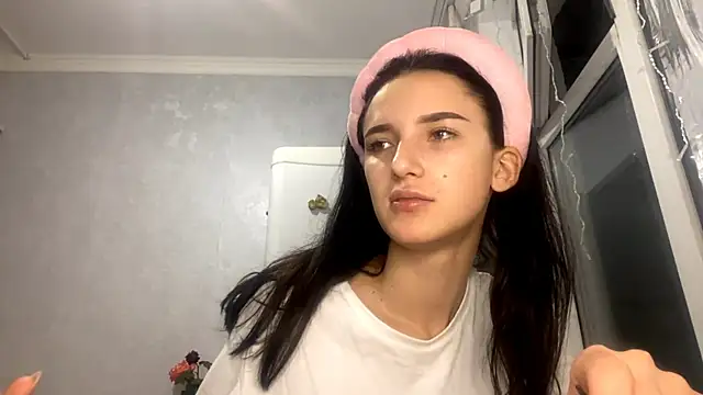 Snapshot of TifanyRawi chatting on 25, 9, 2025 TifanyRawi online show from 25, 9, 2025