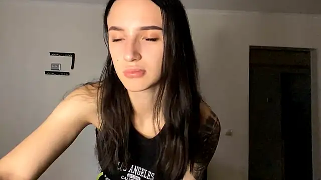 Snapshot of TifanyRawi chatting on 10, 10, 2025 TifanyRawi online show from 10, 10, 2025