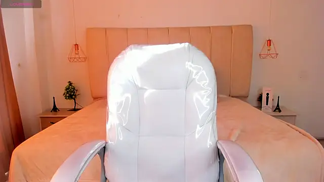 Snapshot of Maddy_Rouse1 chatting on 3, 10, 2025 Maddy Rouse1 online show from 3, 10, 2025