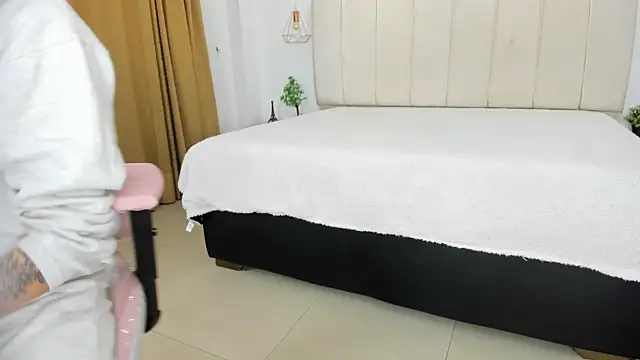 Snapshot of Maddy_Rouse1 chatting on 30, 10, 2025 Maddy Rouse1 online show from 30, 10, 2025