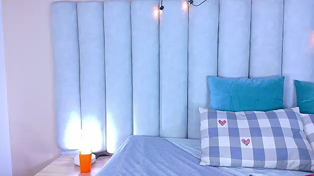 Snapshot of MyApril__ chatting on 4, 10, 2025 MyApril online show from 4, 10, 2025