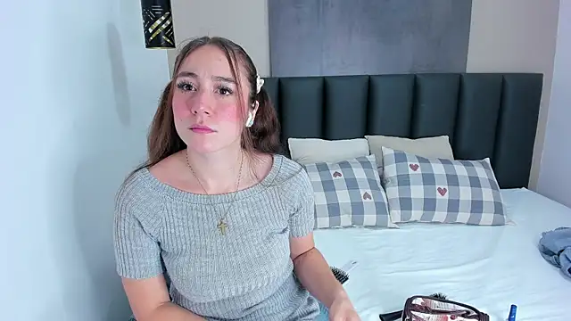 Snapshot of MyApril__ chatting on 7, 10, 2025 MyApril online show from 7, 10, 2025