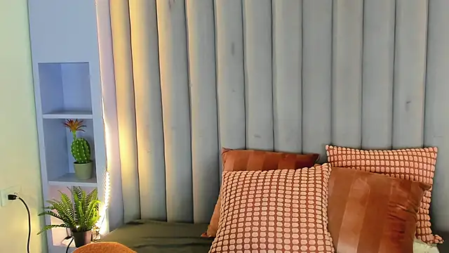 Snapshot of MyApril__ chatting on 11, 10, 2025 MyApril online show from 11, 10, 2025