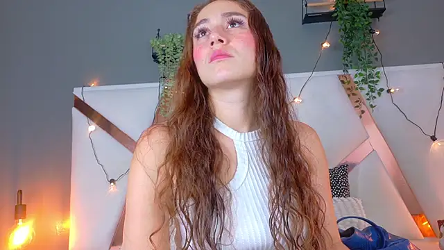 Snapshot of MyApril__ chatting on 4, 11, 2025 MyApril online show from 4, 11, 2025