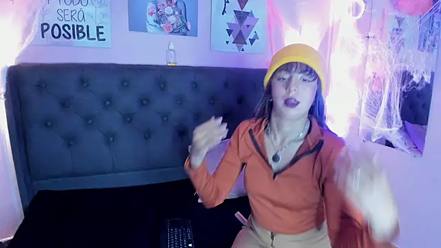 Snapshot of Bluee_bombon chatting on 25, 10, 2025 Bluee bombon online show from 25, 10, 2025