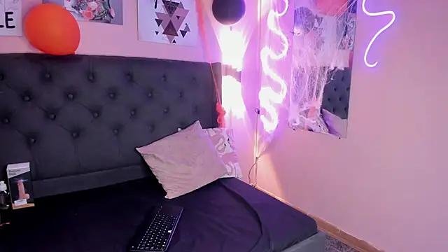 Snapshot of Bluee_bombon chatting on 30, 10, 2025 Bluee bombon online show from 30, 10, 2025