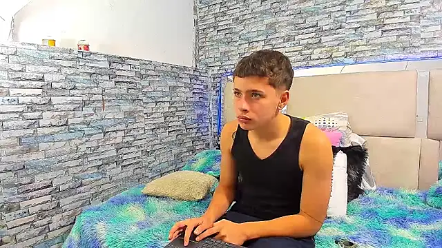 Snapshot of Julian_wolf18 chatting on 9, 10, 2025 Julian wolf18 online show from 9, 10, 2025