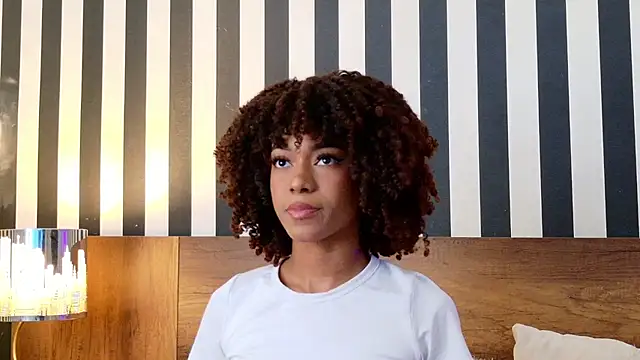 Snapshot of Stellaciel_ chatting on 28, 10, 2025 Stellaciel online show from 28, 10, 2025