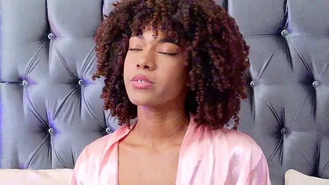 Snapshot of Stellaciel_ chatting on 5, 11, 2025 Stellaciel online show from 5, 11, 2025