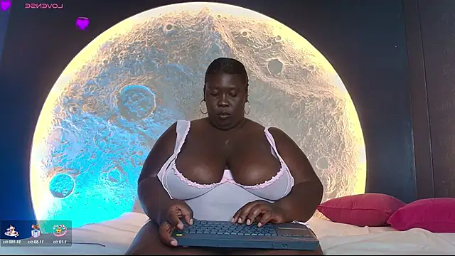 CarolinaGomez  online show from 22, 11, 2025