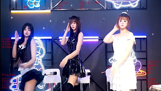 Snapshot of Shinygirls_777 chatting on 4, 10, 2025 Shinygirls 777 online show from 4, 10, 2025