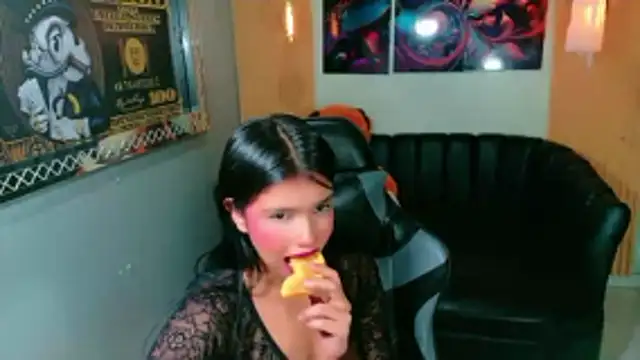 Snapshot of DulceMystery chatting on 28, 10, 2025 DulceMystery online show from 28, 10, 2025