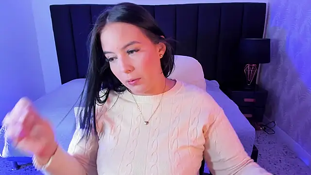 Snapshot of camiladuke7 chatting on 24, 9, 2025 camiladuke7 online show from 24, 9, 2025