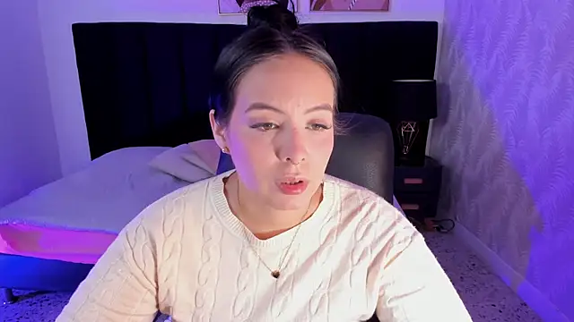 Snapshot of camiladuke7 chatting on 1, 10, 2025 camiladuke7 online show from 1, 10, 2025