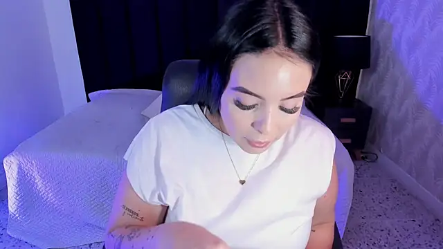 Snapshot of camiladuke7 chatting on 8, 10, 2025 camiladuke7 online show from 8, 10, 2025