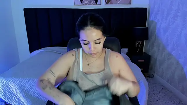 Snapshot of camiladuke7 chatting on 9, 10, 2025 camiladuke7 online show from 9, 10, 2025