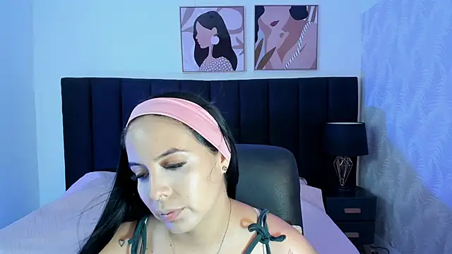 Snapshot of camiladuke7 chatting on 14, 10, 2025 camiladuke7 online show from 14, 10, 2025