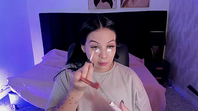 Snapshot of camiladuke7 chatting on 18, 10, 2025 camiladuke7 online show from 18, 10, 2025