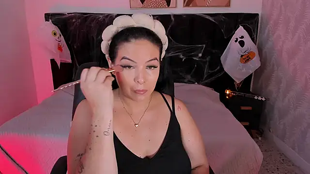 Snapshot of camiladuke7 chatting on 28, 10, 2025 camiladuke7 online show from 28, 10, 2025