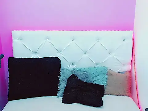 Snapshot of x_daniiela_x chatting on 9, 10, 2025 x daniiela x online show from 9, 10, 2025