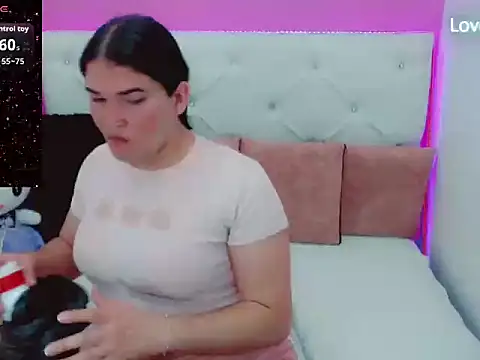 Snapshot of x_daniiela_x chatting on 22, 10, 2025 x daniiela x online show from 22, 10, 2025