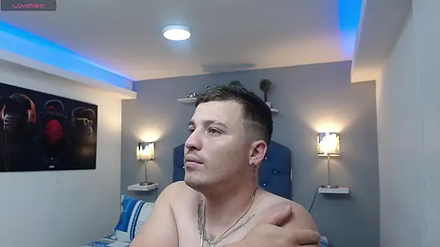 Snapshot of scarlett_and_justin chatting on 28, 10, 2025 scarlett and justin online show from 28, 10, 2025