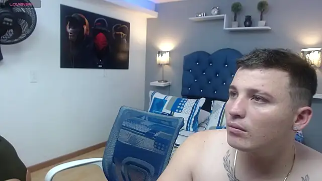 Snapshot of scarlett_and_justin chatting on 30, 10, 2025 scarlett and justin online show from 30, 10, 2025