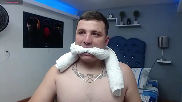 Snapshot of scarlett_and_justin chatting on 31, 10, 2025 scarlett and justin online show from 31, 10, 2025